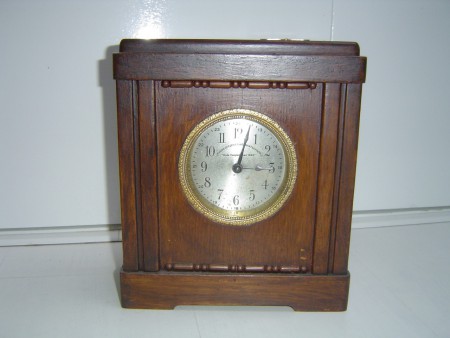 Spaarklok van de "Oude Haagsche van 1836"  3 maal 25 cent per week.